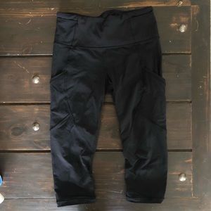 Lululemon Pocketed Crops - Size 6